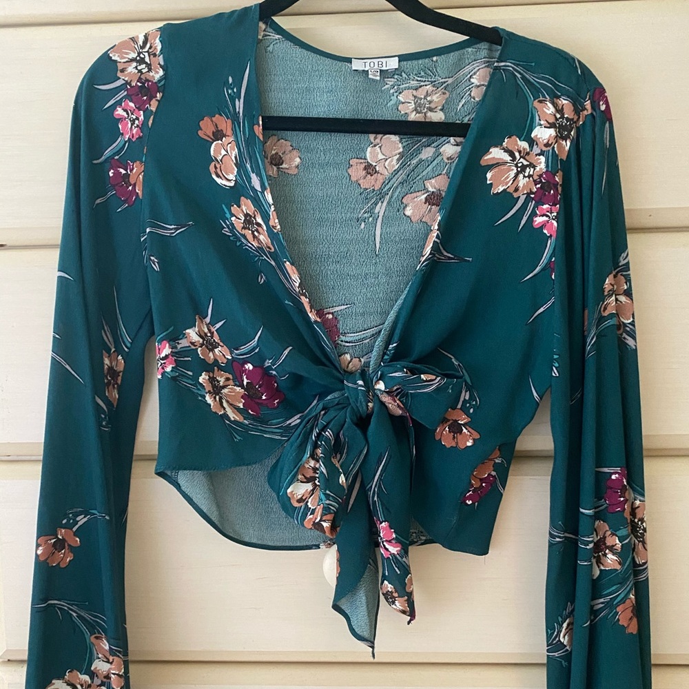 Long sleeve floral front tie bell crop top